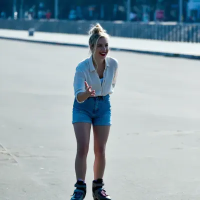 alice.wonder, 25