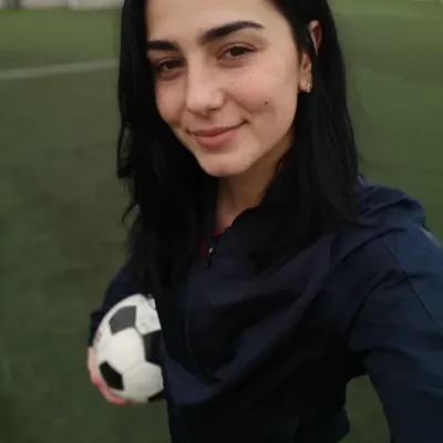 Ани, 27